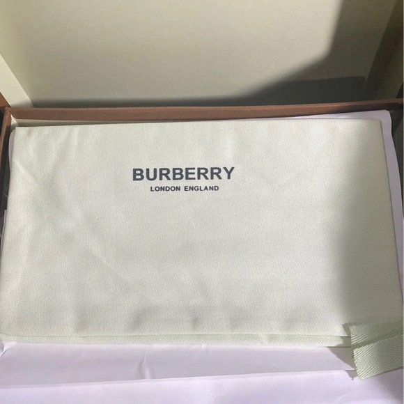 Burberry Vintage Sneakers - Picture 5 of 9